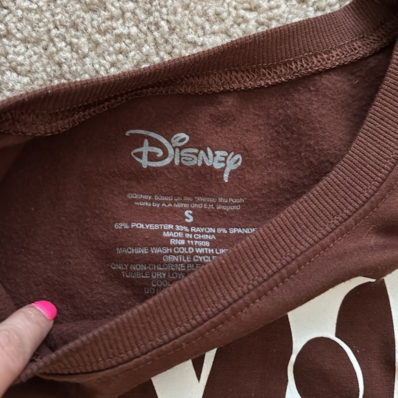Disney - Winnie the Pooh Crew Neck size small - Picture 2 of 5